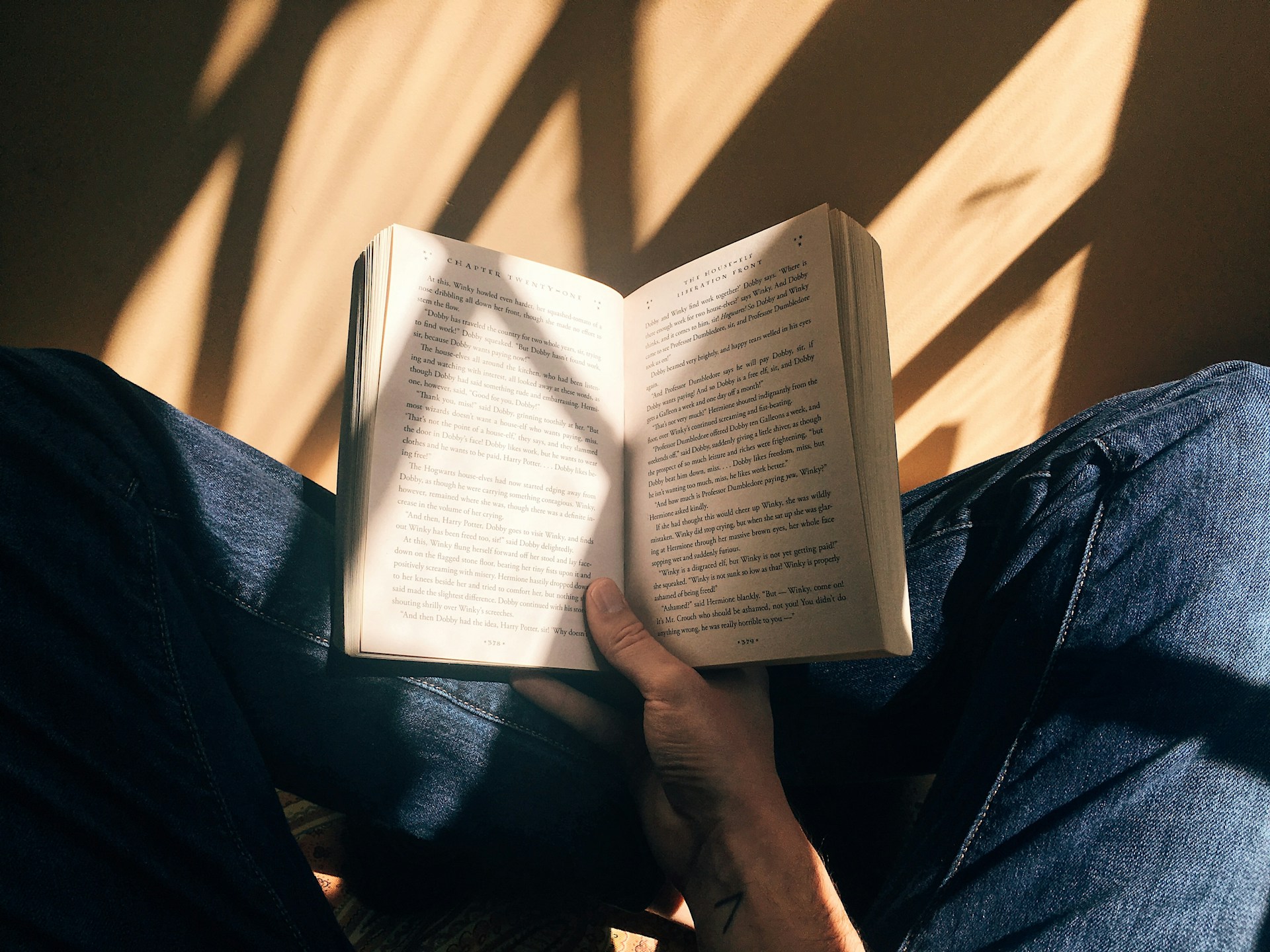 Manfaat Membaca Buku di Tengah Era Digital